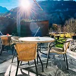 別荘 Swiss House With Mountain Views