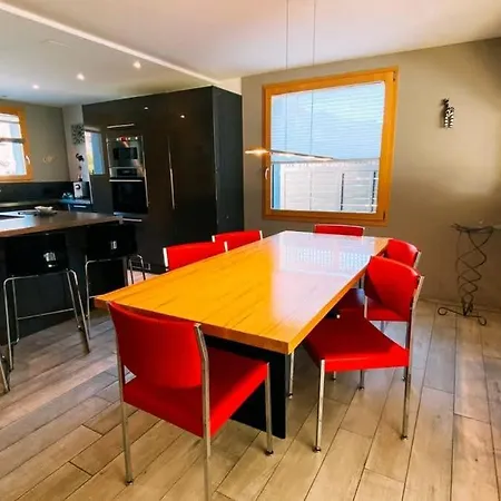 Swiss House With Mountain Views 度假居 *