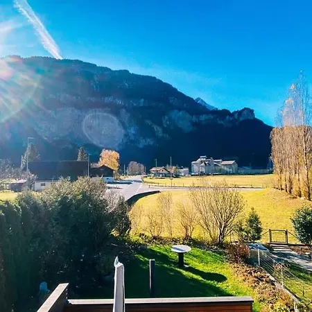 Swiss House With Mountain Views 度假居