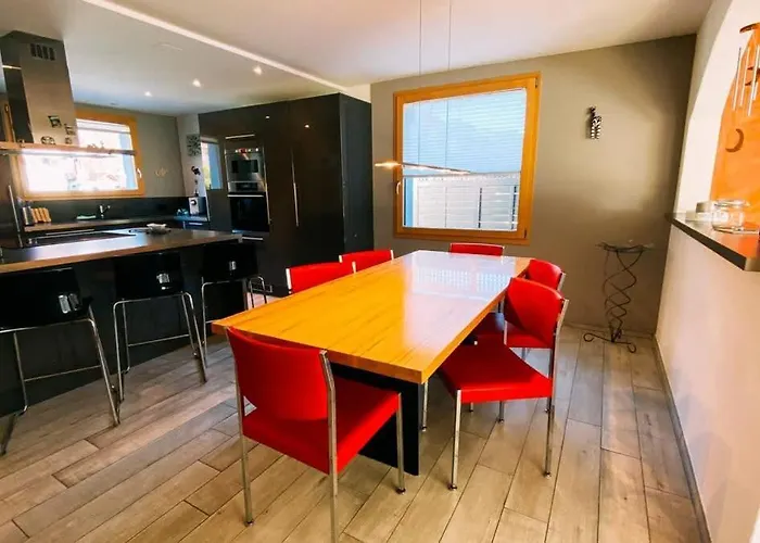 Swiss House With Mountain Views 펜션 *